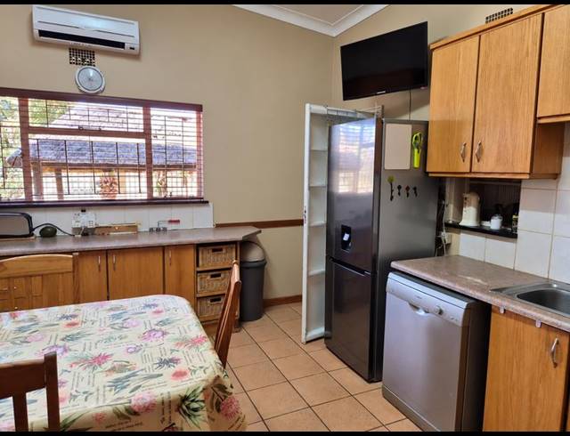 4 BEDROOM HOUSE FOR SALE IN MEYERHOF